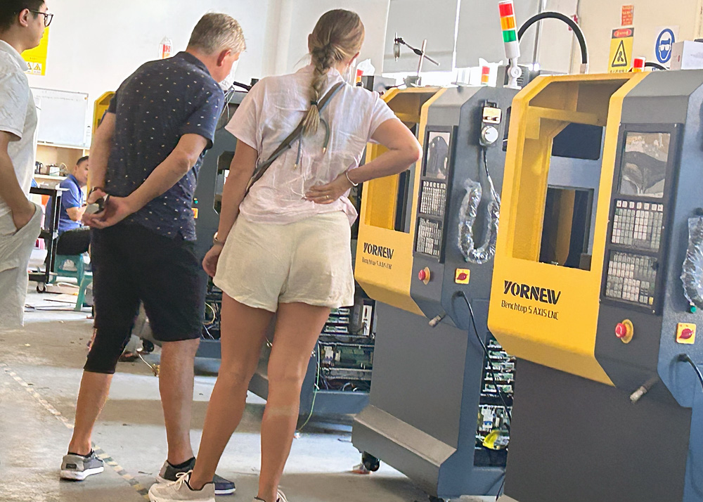 育菁桌面型數(shù)控機(jī)床